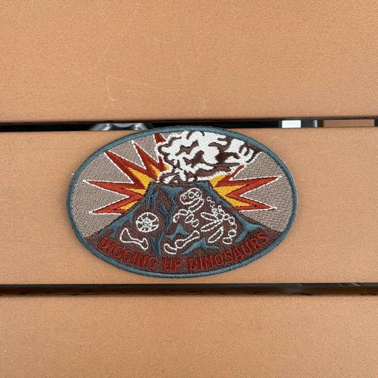 ダイナソー ワッペン 【A DIGGING UP】