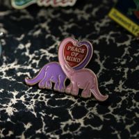 DULTON > ピンズ 【PEACE OF MIND BRACHIOSAURUS】