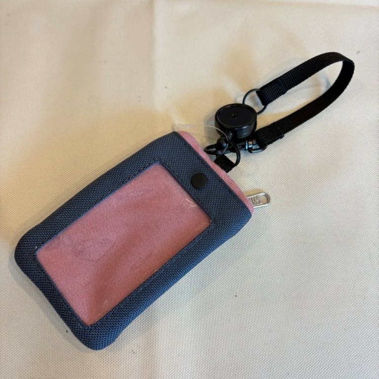 CHUMS > コミューターパスケーススウェットナイロン 【Dusty Pink/Indigo】