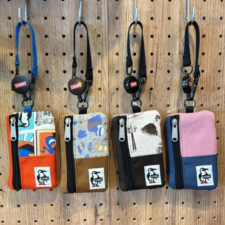 CHUMS > コミューターパスケーススウェットナイロン 【Dusty Pink/Indigo】